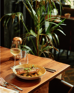 Oultonhall Homepage Socialsharing Desktop 04