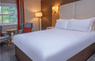 Oultonhall Roomsclassicdoublecountrysideview Carousel Desktop 02