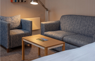 Oultonhall Roomsdeluxefamily Carousel Desktop 04