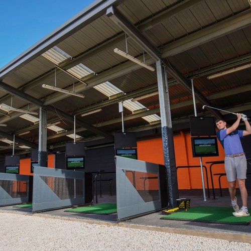 <p>TRACKMAN DRIVING RANGE</p>